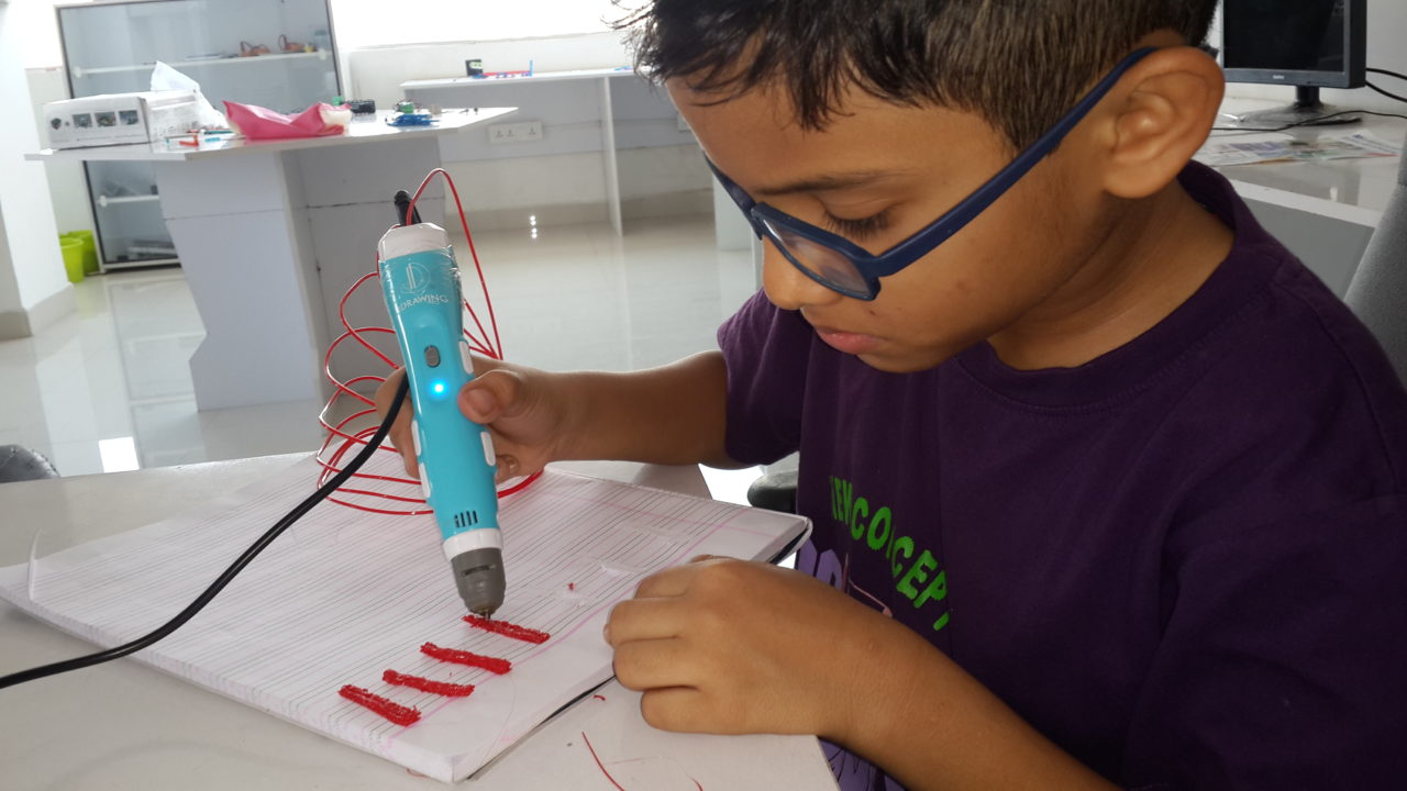 Students using 3D pen in Lab