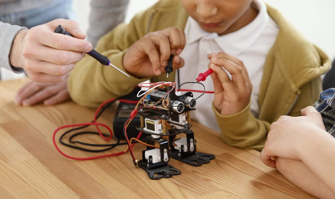 7 Reasons why kids should learn robotics